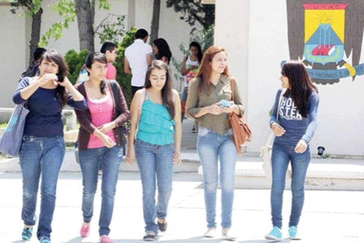 Beca Lobos UAdeC será donada de egresados a estudiantes