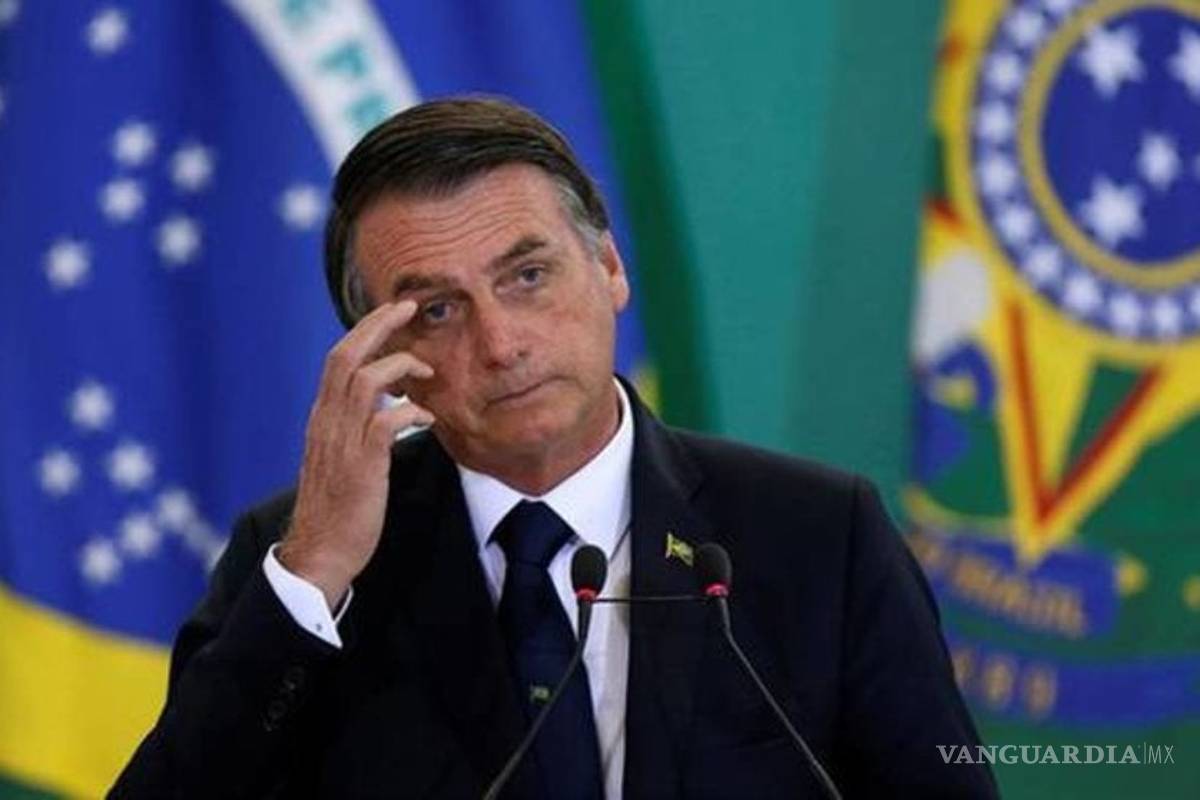 Bolsonaro reclama a gobernadores por falta de apoyo en lucha contra incendios en el Amazonas