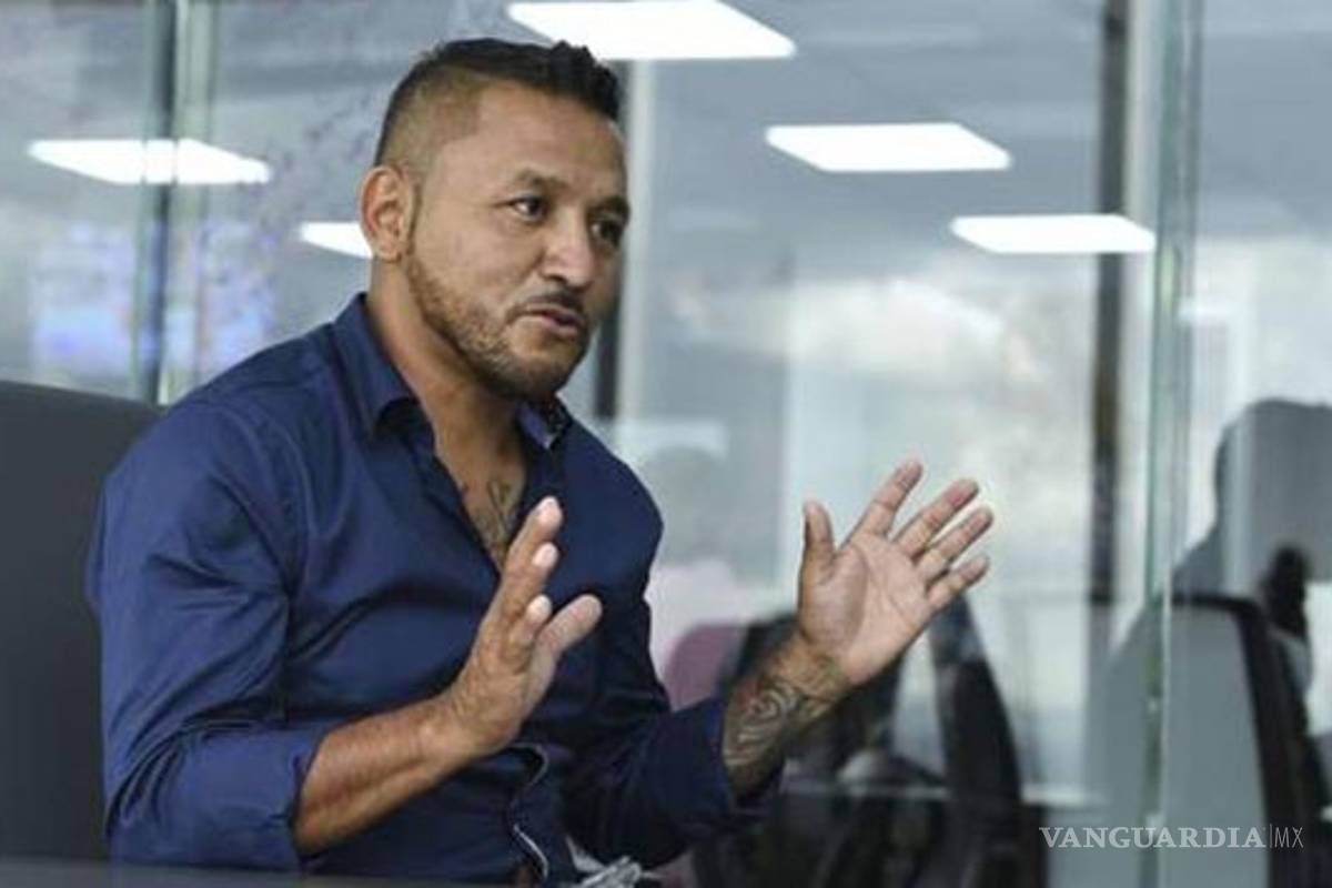 &quot;El Mijis&quot; prepara libro pero rechaza serie biográfica