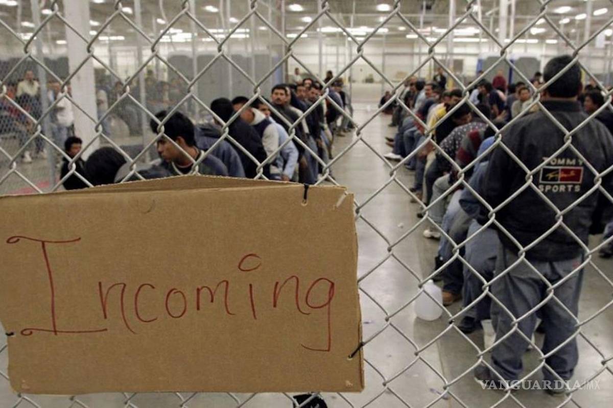 Denuncia ONG que migrantes detenidos en EU son rociados con potente químico