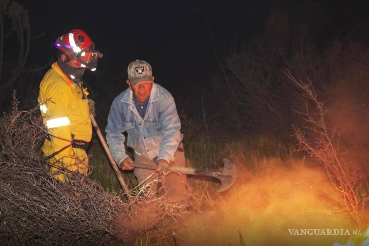 Incendio forestal cerca de Arteaga afecta carretera 57