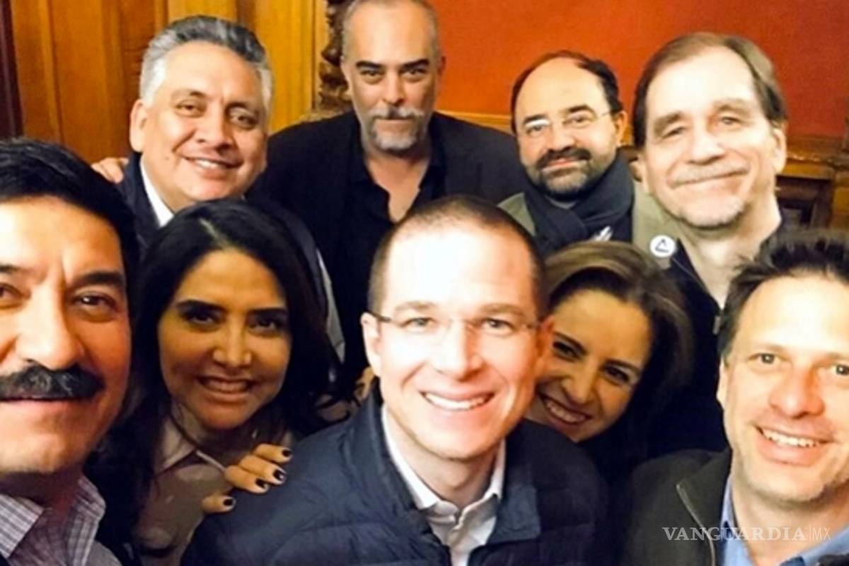 Critican foto de Corral y miembros del Frente Ciudadano tras arresto de Alejandro Gutiérrez