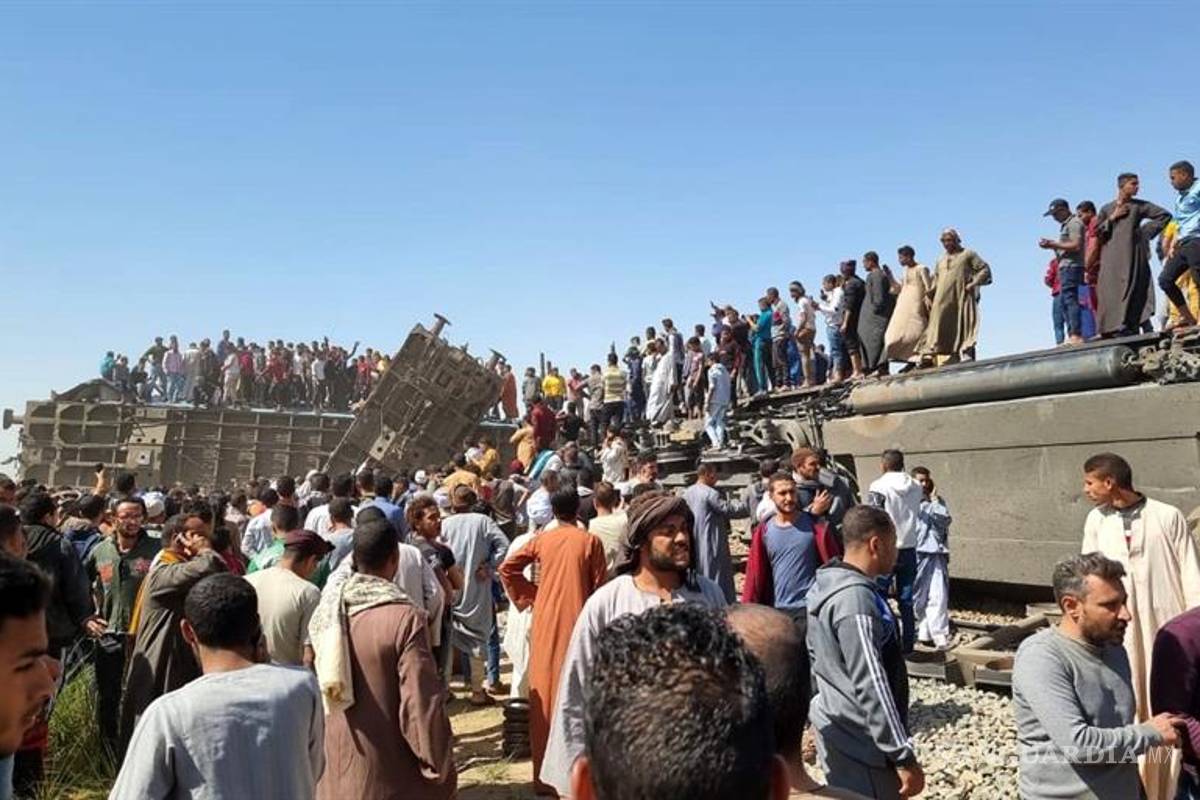 $!Choque de dos trenes deja al menos 32 muertos y 66 heridos en Egipto