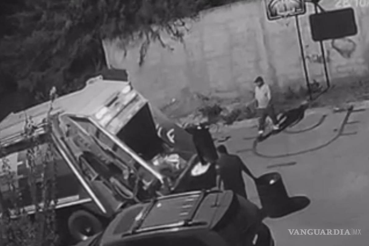 Captan a personal de limpieza vandalizando paredes en la colonia Brisas, en Saltillo (video)