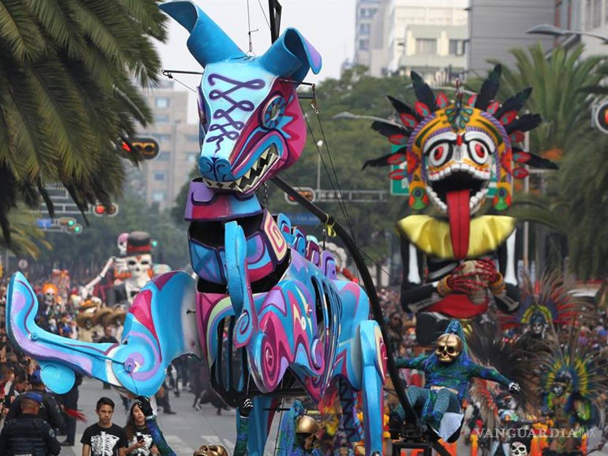 $!Los muertos toman calles de la Ciudad de México en un macrodesfile (fotos)