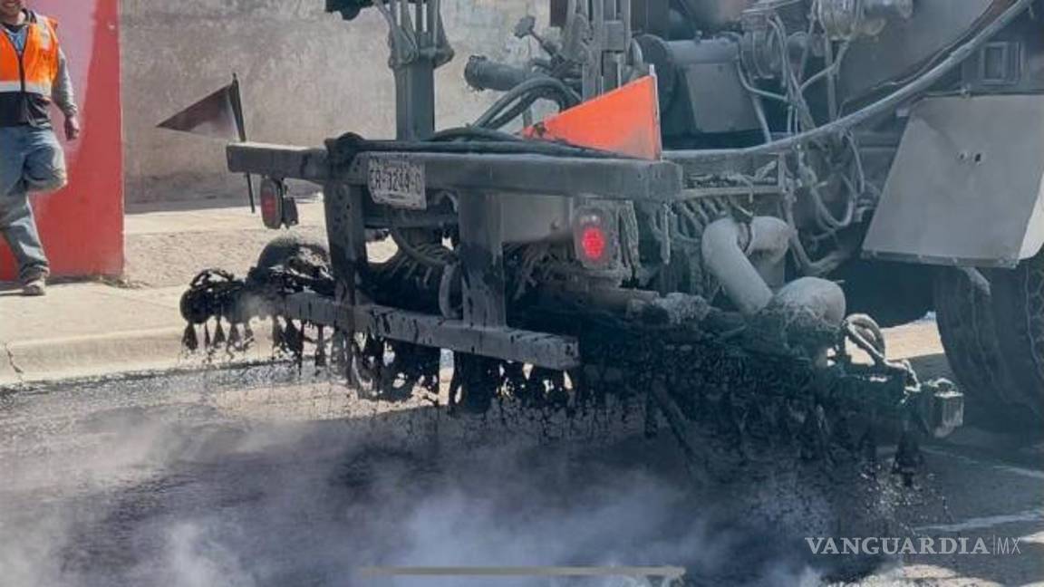 $!Los trabajos de recarpeteo beneficiarán a miles de automovilistas que transitan diariamente por esta vialidad del sur de Saltillo.