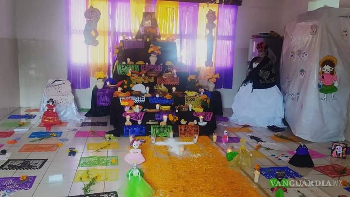 $!¿Ya viste estos altares en Saltillo? Dedicados a familiares, Walt Disney, Juan Gabriel, Cri-Cri y más (Fotos)