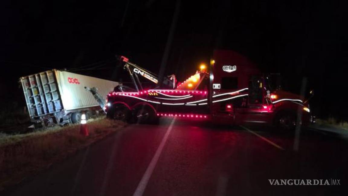 $!Autoridades realizaron maniobras de seguridad en el tramo hacia Parras de la Fuente.