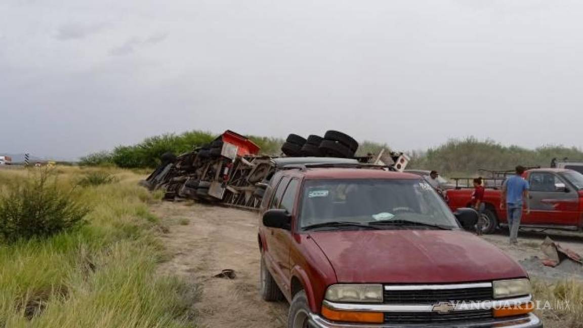 Embarazada es aplastada por 20 bultos de cemento en la carretera Saltillo-Torreón