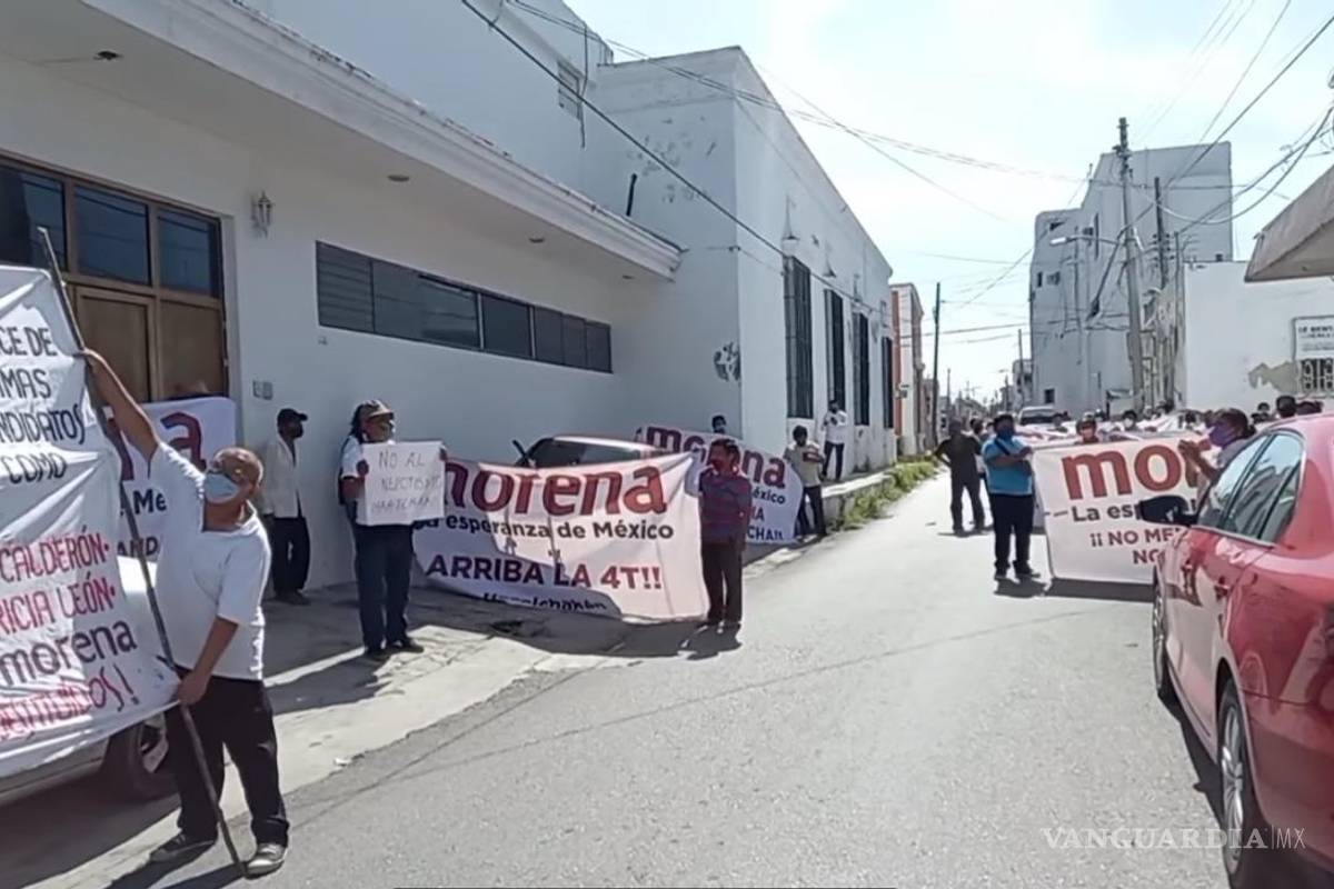 Protestan morenistas afuera de casa de Layda Sansores en Campeche