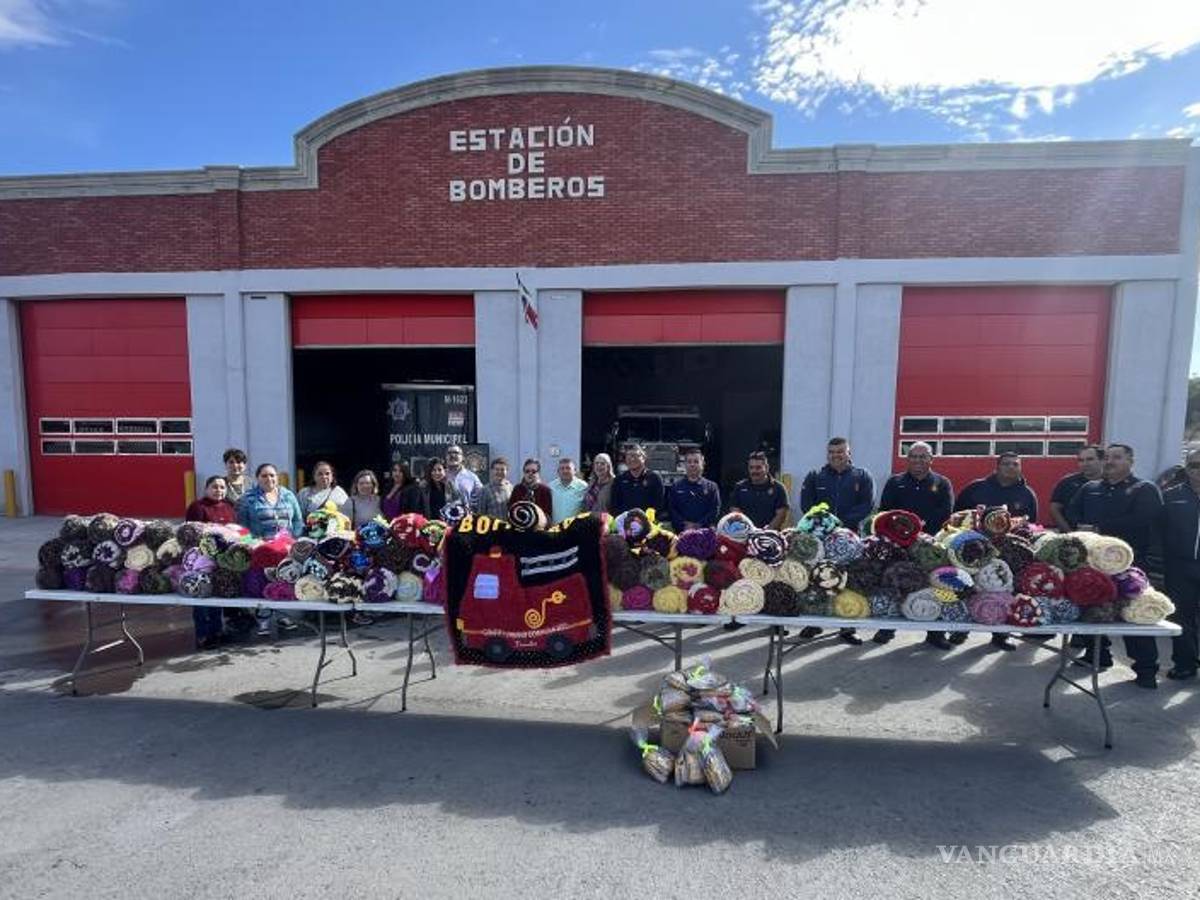 $!El subdirector del Cuerpo de Bomberos, Julio César Medrano, indicó que las mantas cubrirán a la totalidad del personal operativo y agradeció el esfuerzo y dedicación del colectivo.