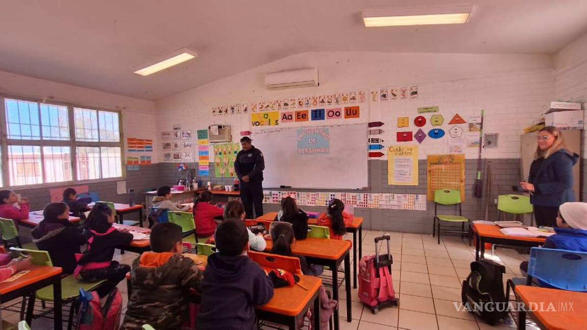 Policía Escolar crea conciencia en primaria de Monclova y estrecha lazos con los alumnos