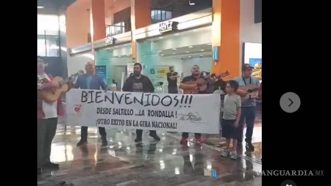 Sorprende a viajeros interpretación de rondalla de Saltillo en el aeropuerto de Monterrey