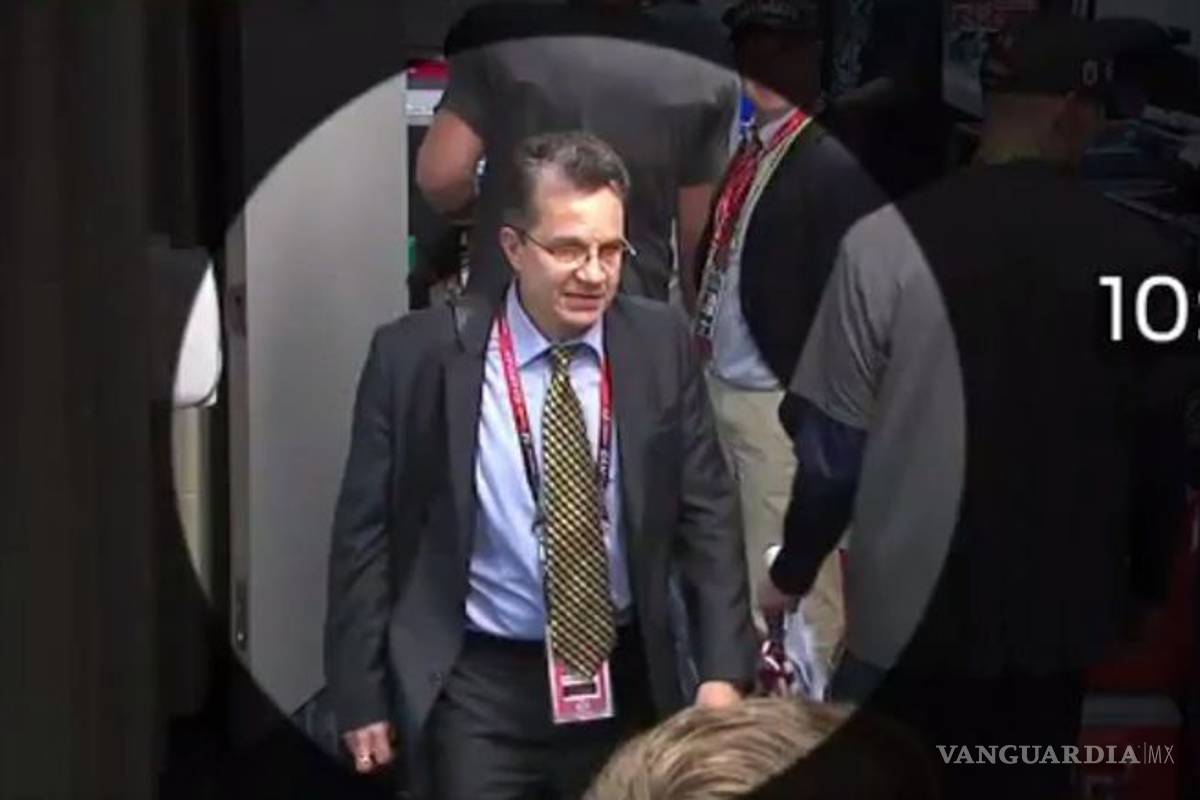 Periodista que robó el jersey de Brady aparece en video sin censura