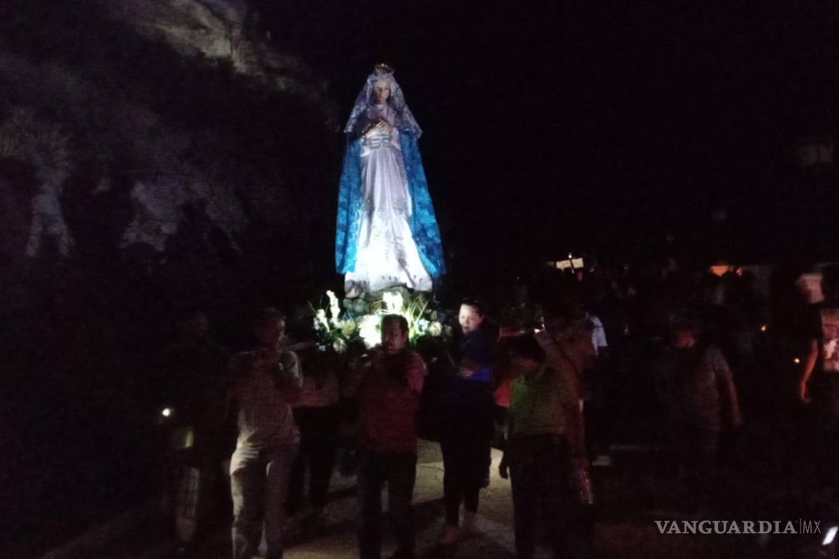 Parras se llena de fe con la procesión de la Virgen de la Asunción