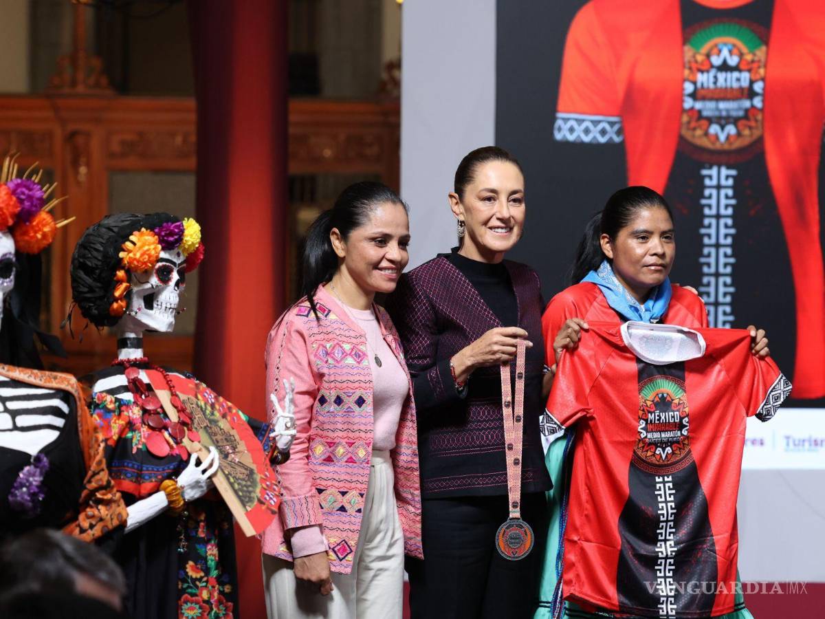 $!Presentaron de la playera y medalla de la próxima carrera y medio maratón “Raíces de Fuego” que se realizará en la Ciudad de México.