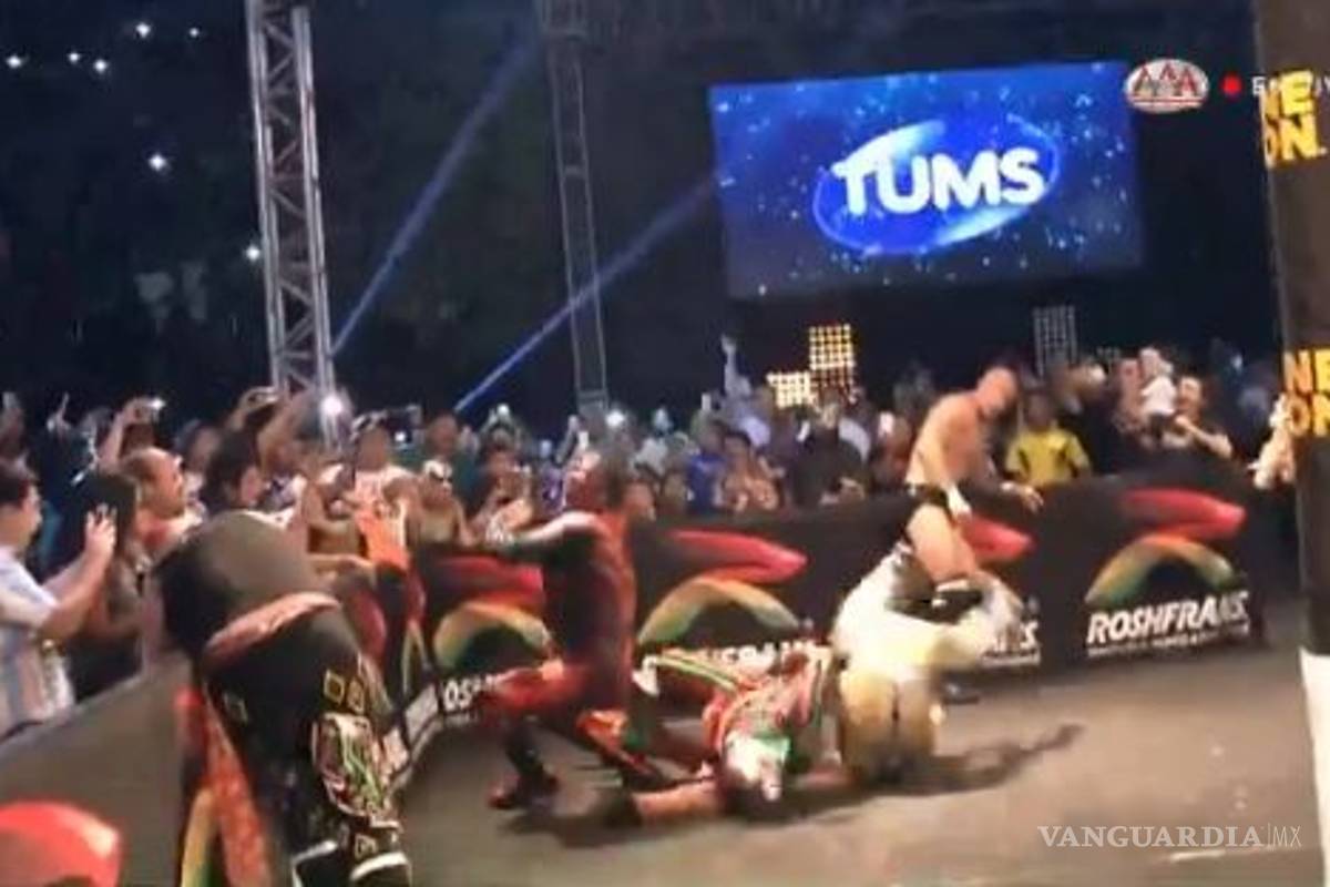 El impactante vuelo de Aerostar que lo obligó a salir en camilla