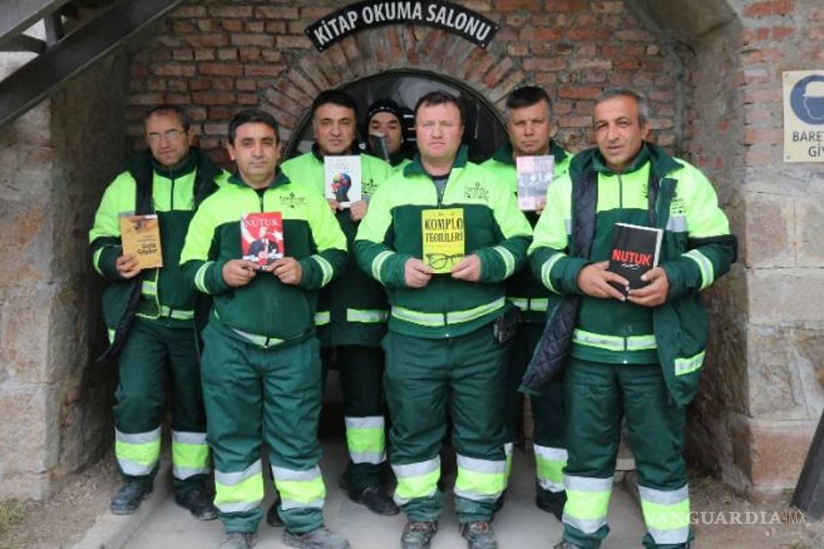 Recolectores de basura turcos crean biblioteca con ejemplares desechados