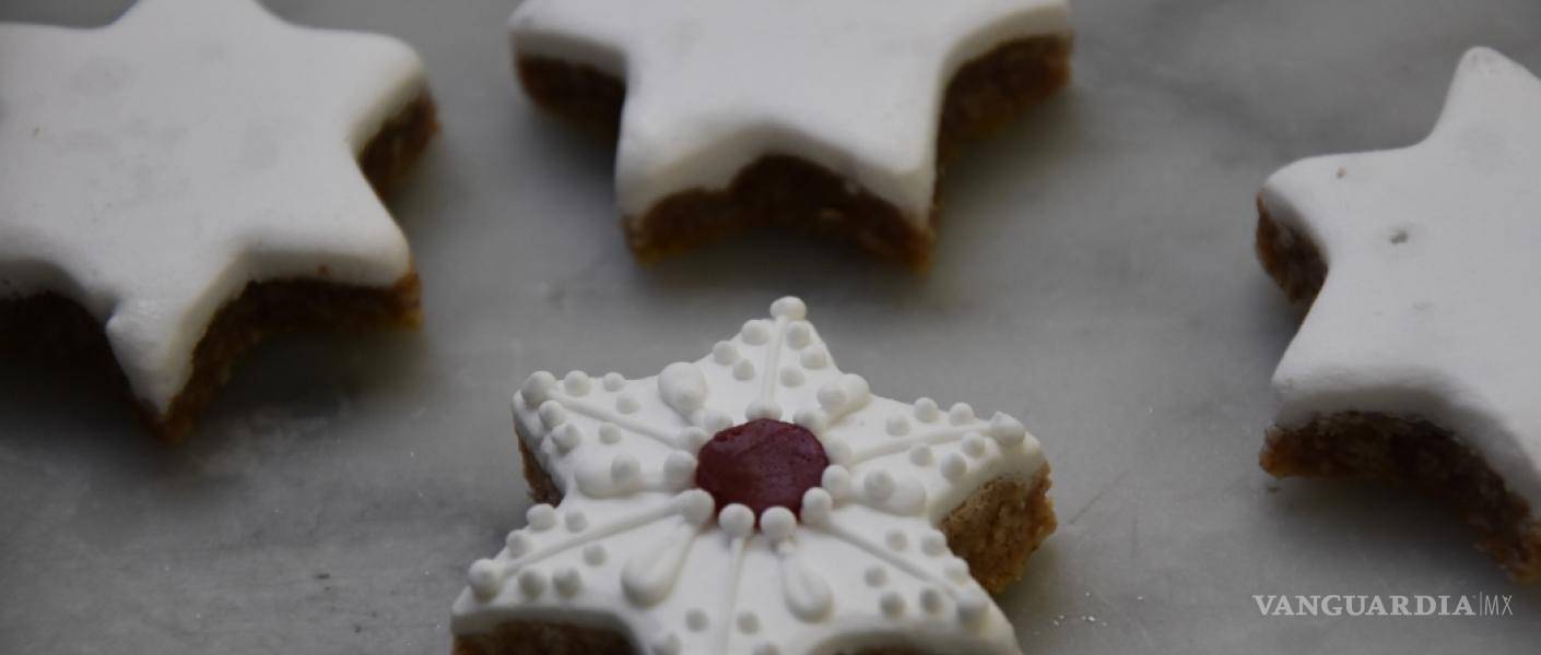 $!En el mensaje se puede leer: “¿Quieres hacer tus propias ‘Cinnamon Stars’? Los pasteleros reales del Palacio de Buckingham están muy emocionados de compartir esta receta contigo”.