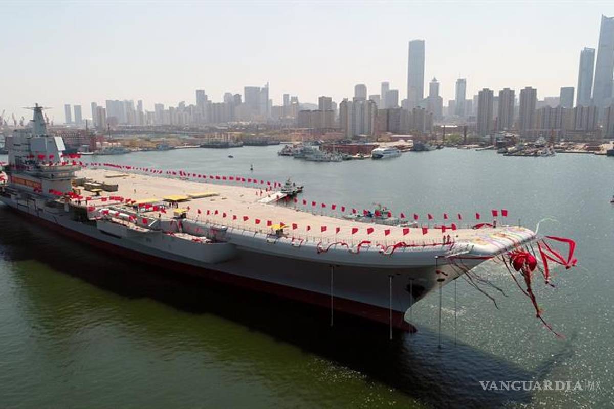 Presenta China su primer portaaviones construido íntegramente en el país