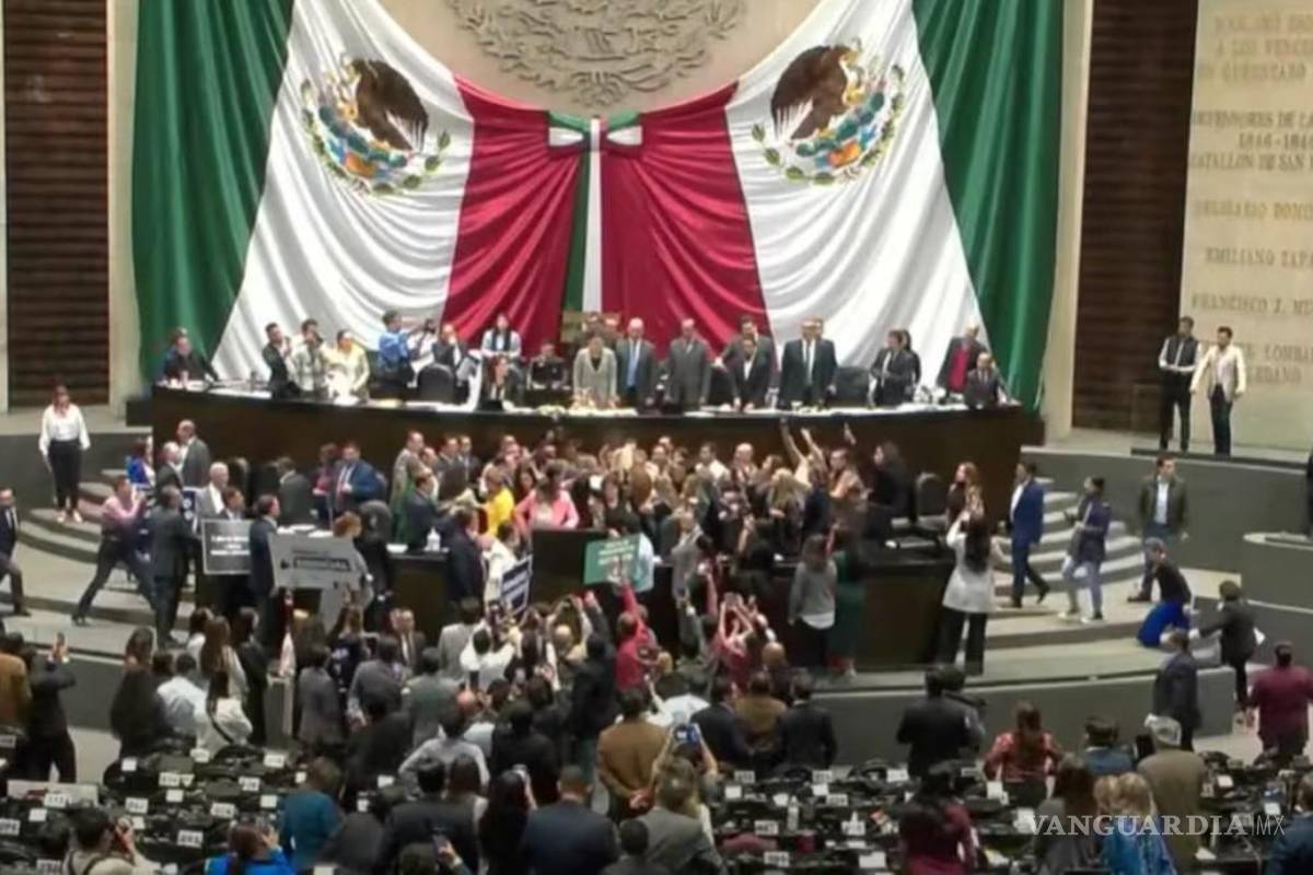 Chocan Morena y oposición durante discusión del PEF 2024: PRI, PAN y PRD toman la tribuna