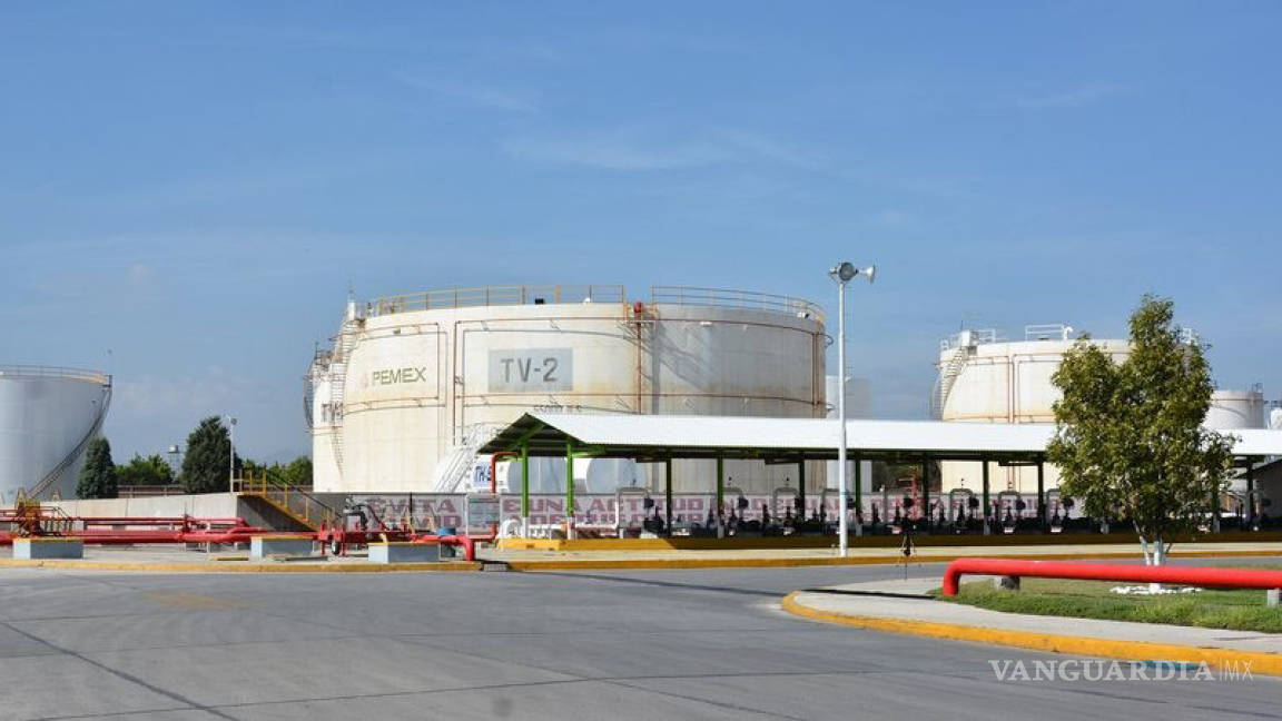 Reportan posible paro en terminal de Pemex en Saltillo; exigen servicio médico