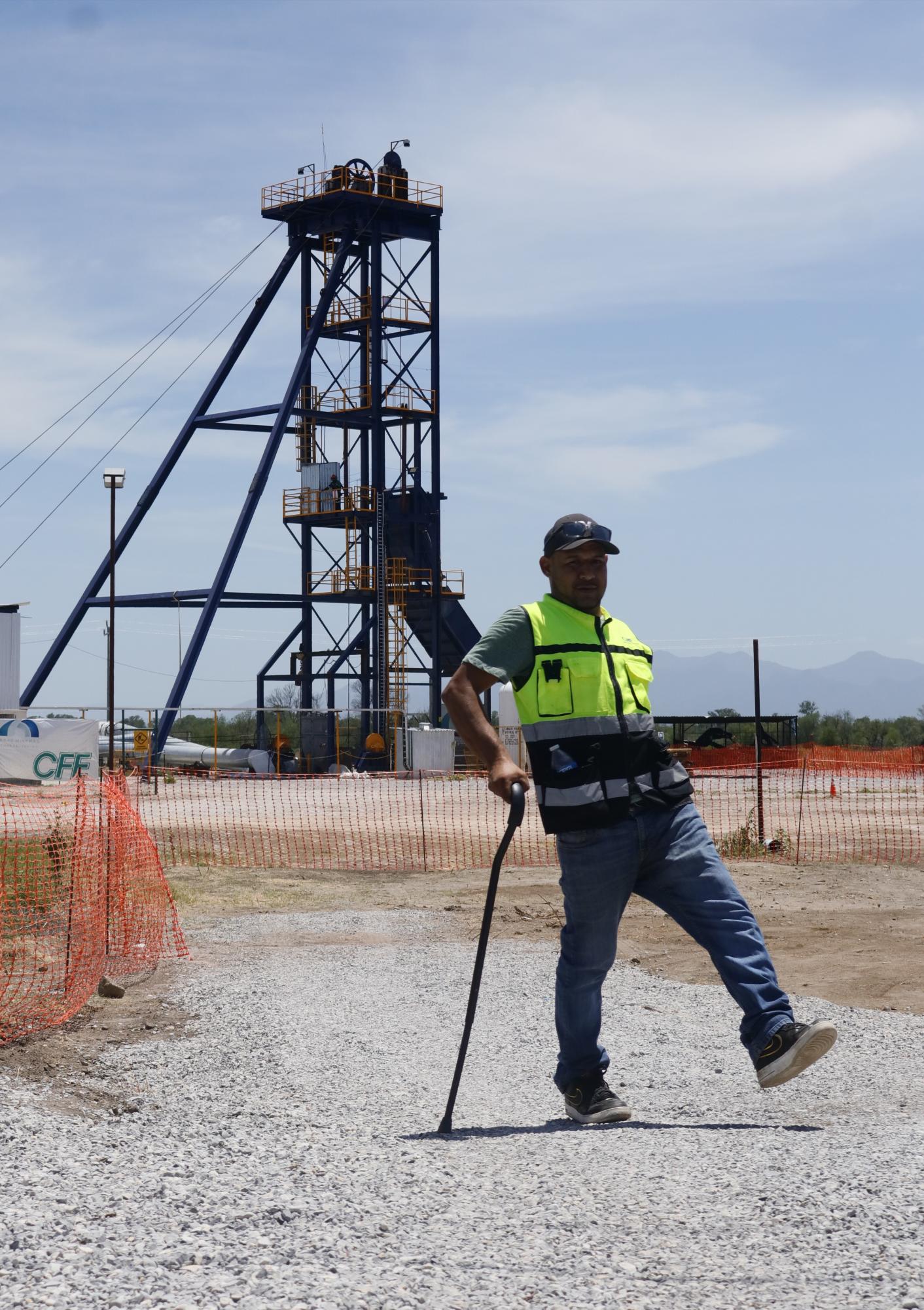 $!Deudos y familiares de los mineros muertos en el desastre minero mantienen sus esperanzas.