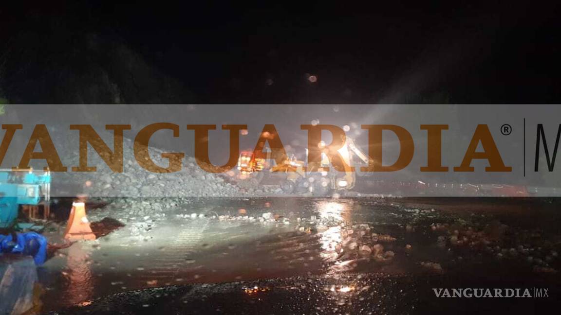 $!Reportan complicaciones viales por deslave en el tramo Los Chorros de la carretera 57