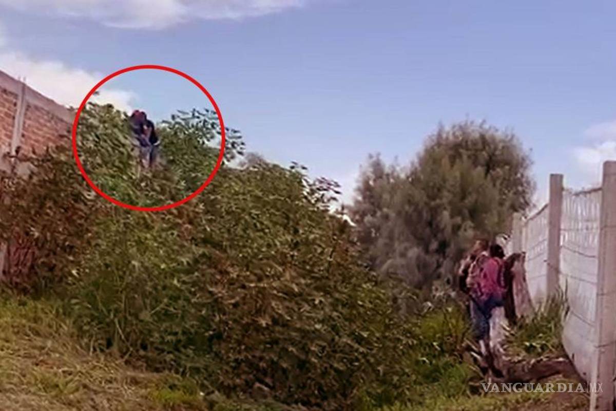 Empleada de El Marro se escondió para no ser detenida, vecinos la rescatan al irse el Ejército