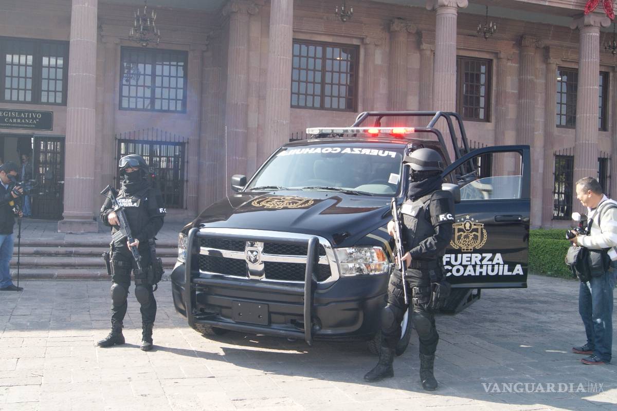 Roba celular a operaria: lo detienen