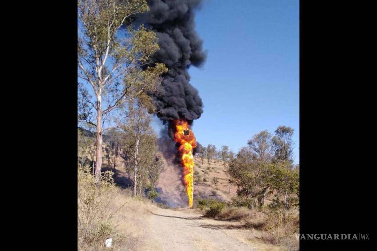 Explota ducto frente a estación de Pemex de Michoacán