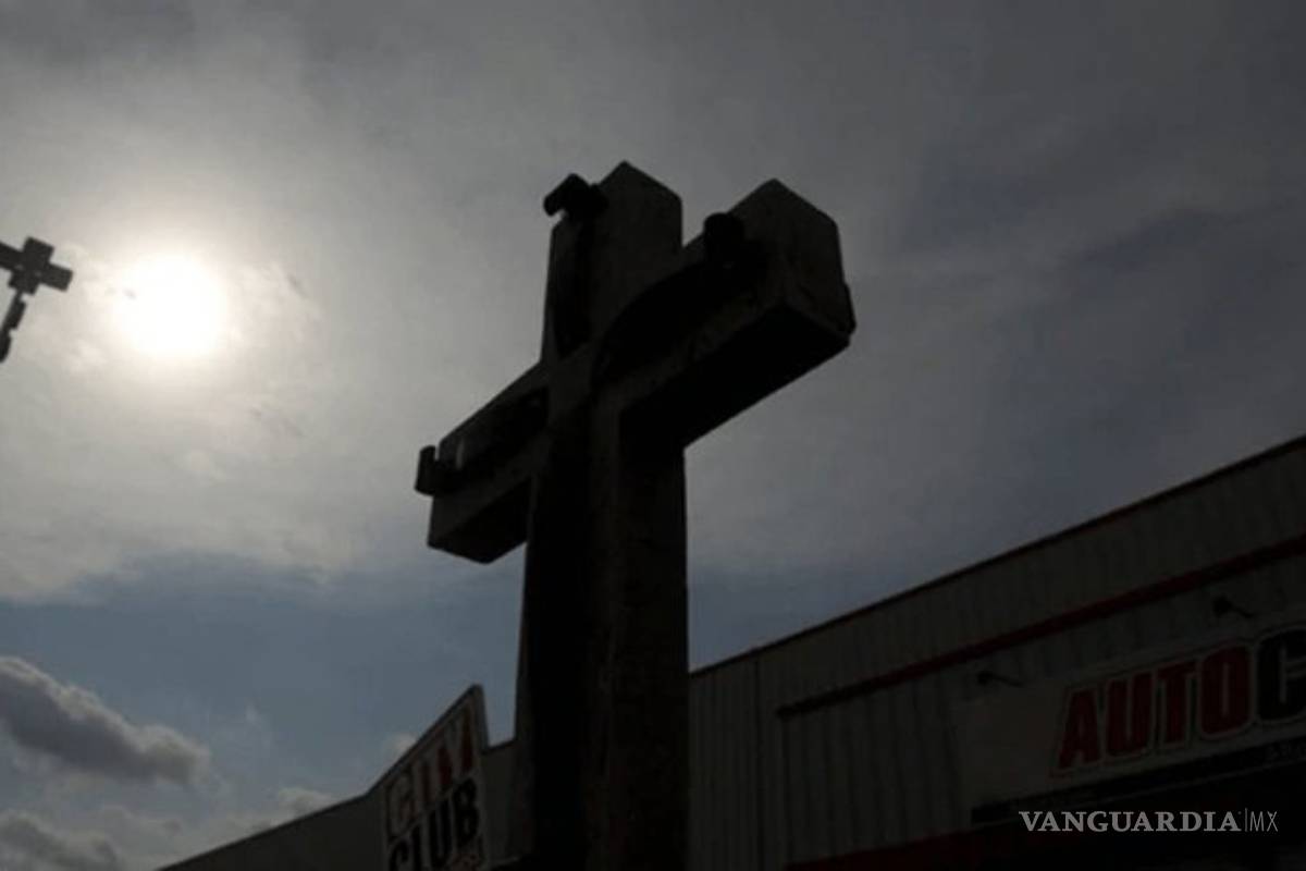 El día en que Culiacán se quedó sin rosa rojas un 10 de mayo... todas fueron para el funeral del hijo de 'El Chapo' Guzmán, asesinado de 500 disparos