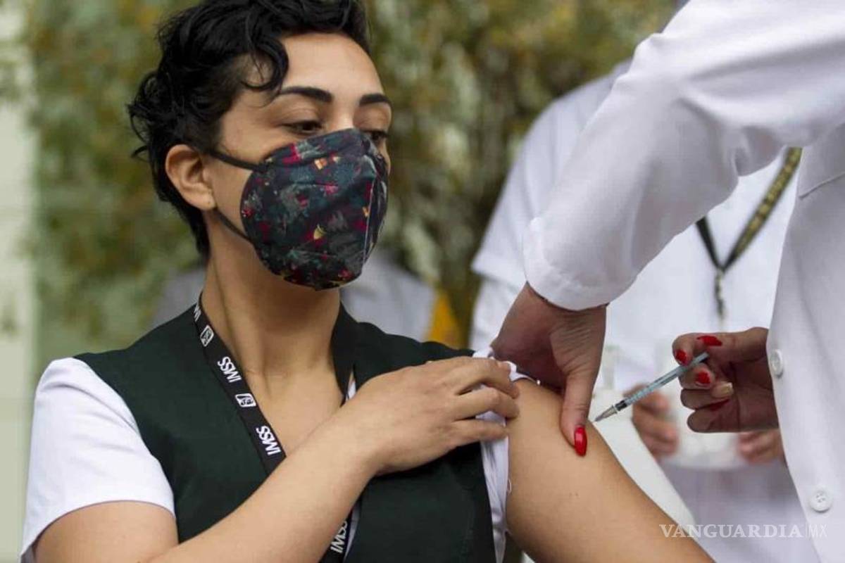 No hay datos sobre efecto secundario grave por vacuna contra Covid-19 de Pfizer: Salud