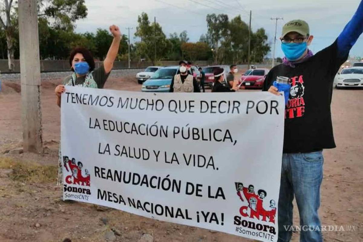 AMLO fue recibido con protestas de yaquis, maestros y campesinos en Sonora