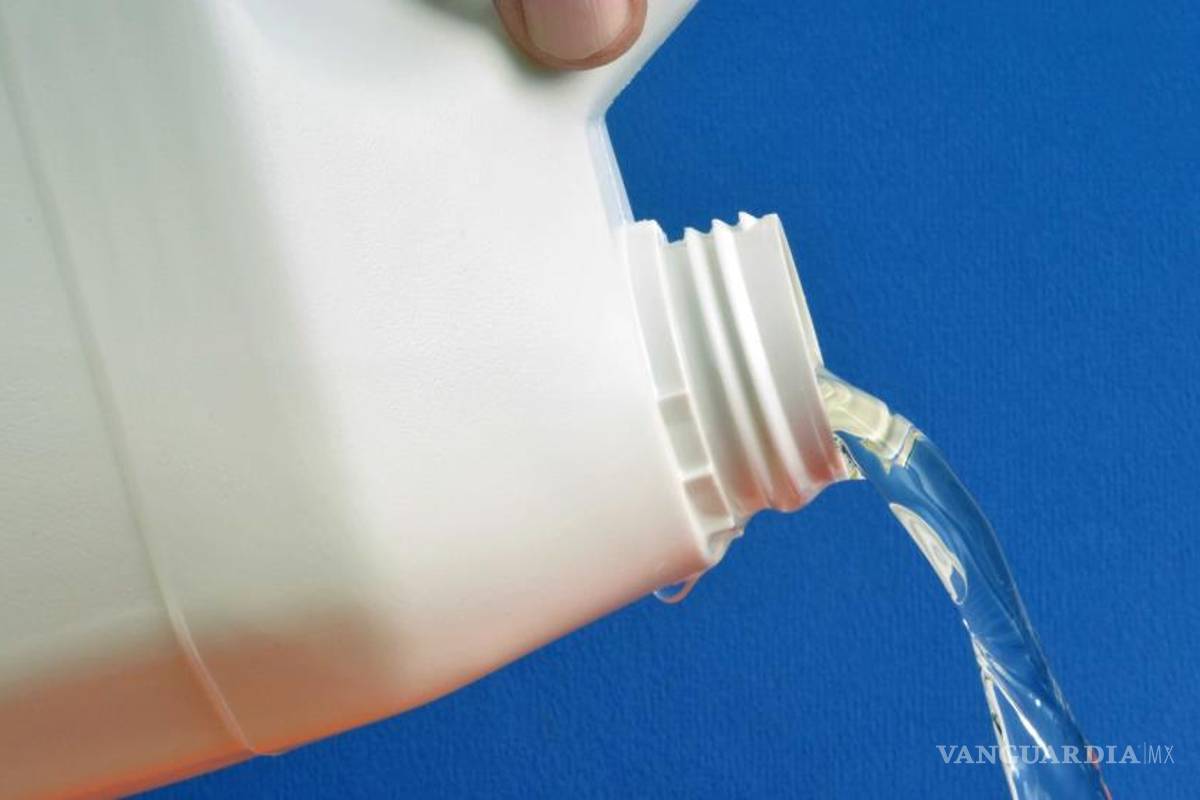 Coronavirus: Beben cloro para protegerse del COVID-19 y terminan en hospital de Querétaro