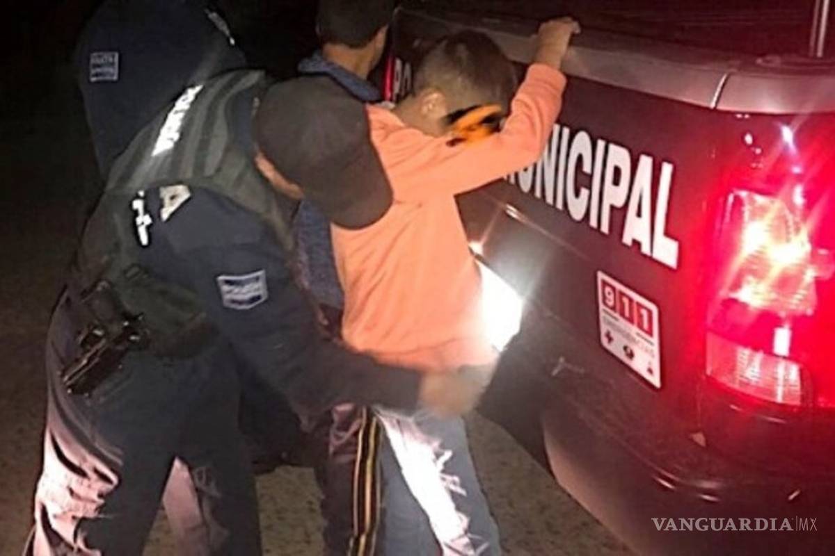 Queda joven detenido por daños a patrulla en colonia Zaragoza de Saltillo