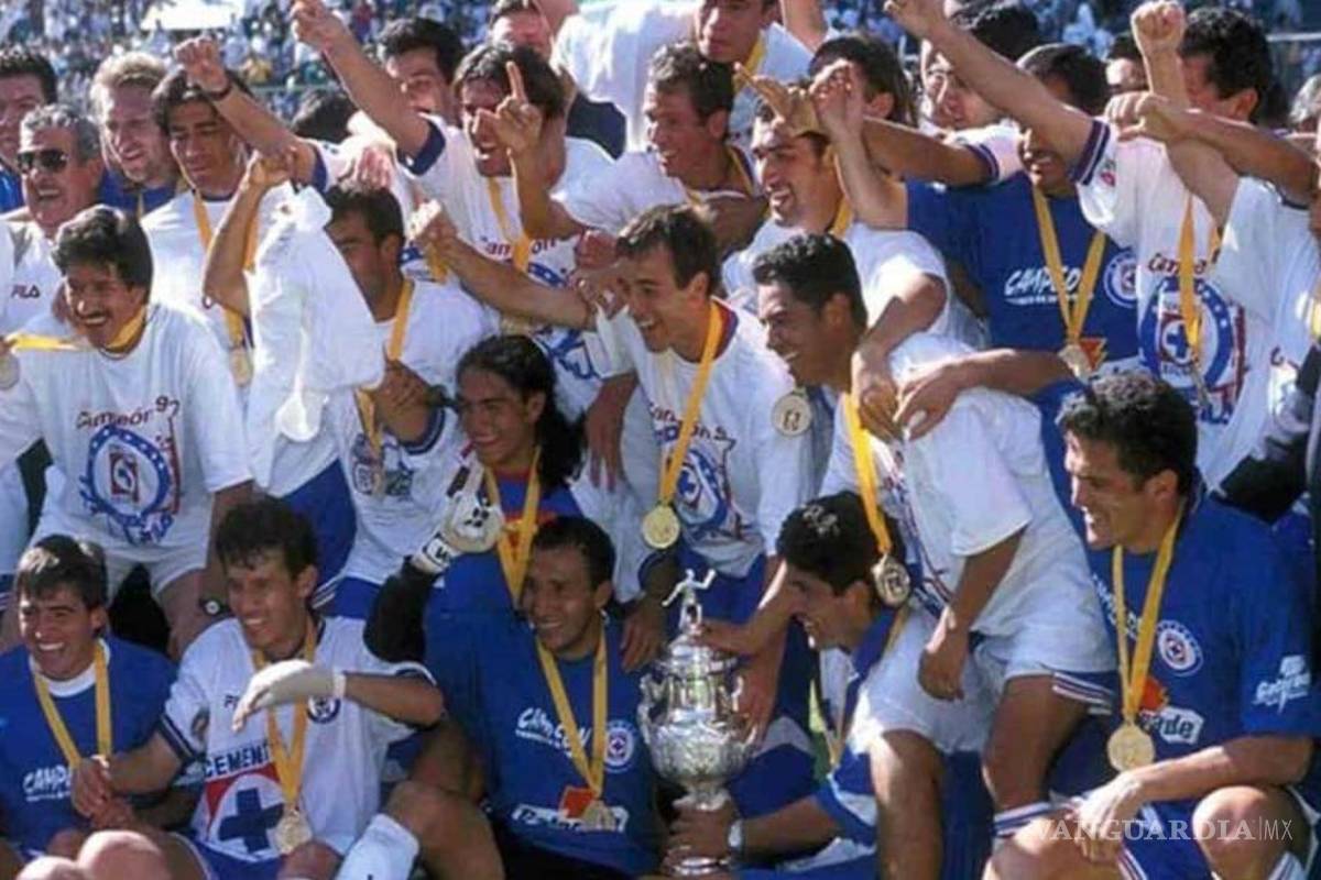 Luego de 23 años, 'El Conejo' Pérez vuelve a ser campeón con Cruz Azul