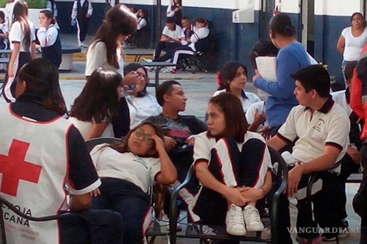 Estudiantes de preparatoria se intoxican con fuerte olor en Guanajuato