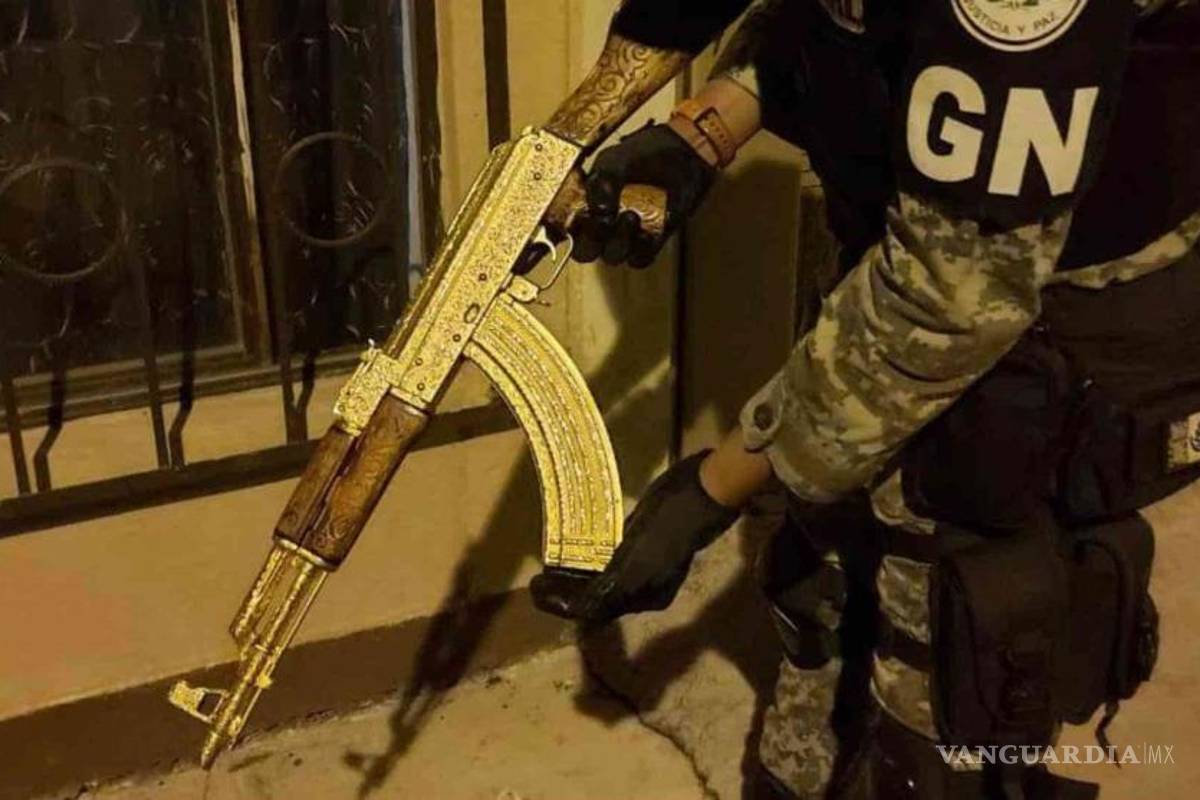 Abandona un "cuerno de chivo" bañado en oro, por huir de la Guardia Nacional