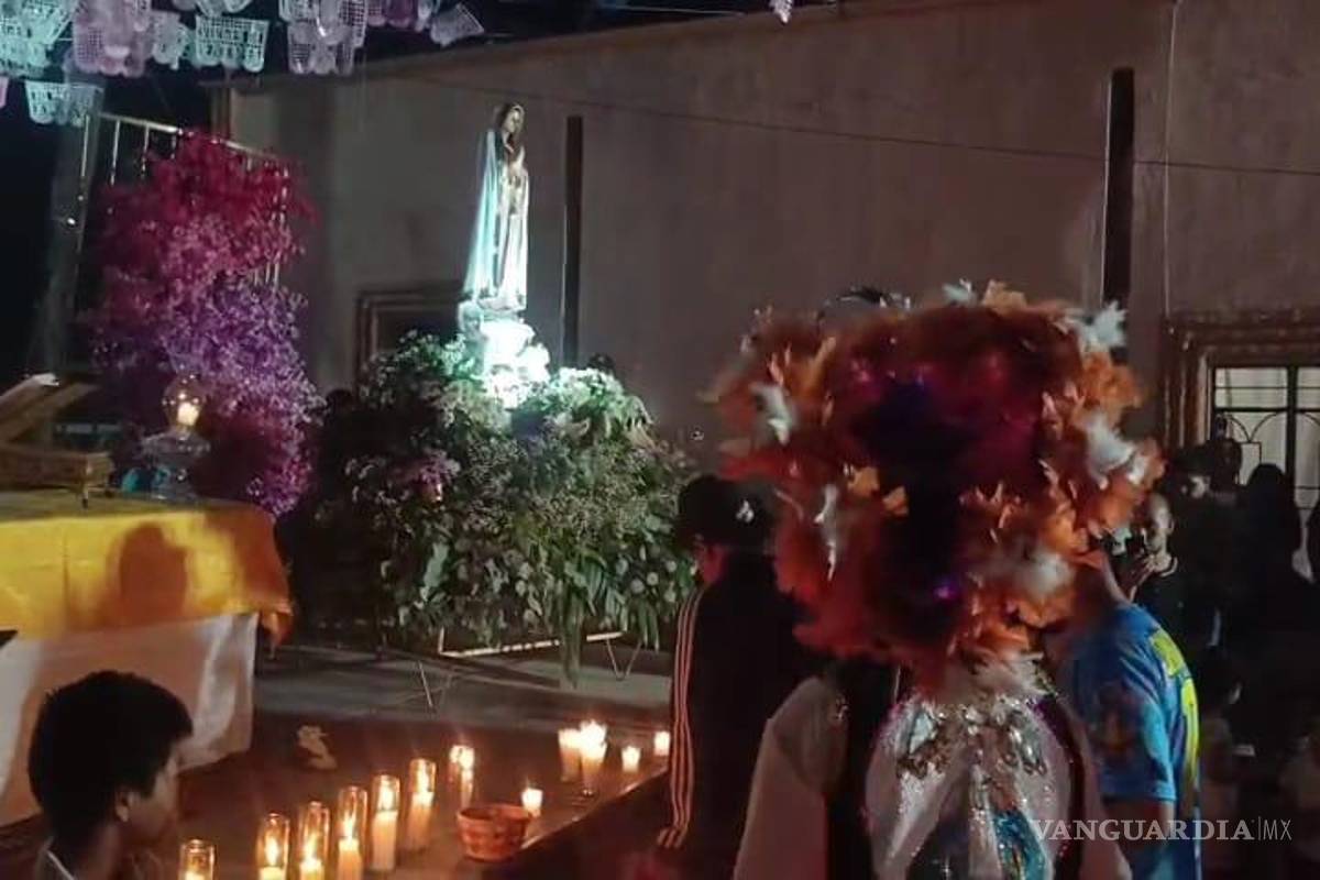 Feligreses celebran con fervor las vísperas de la Virgen de Fátima en Parras de la Fuente