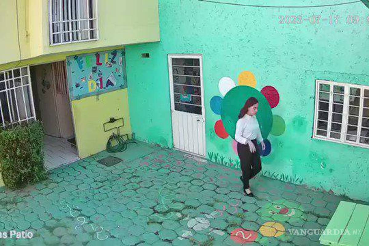 ‘Me hicieron pedirle perdón a su hijo de rodillas’; maestra fue golpeada y amenazada con una arma (video)