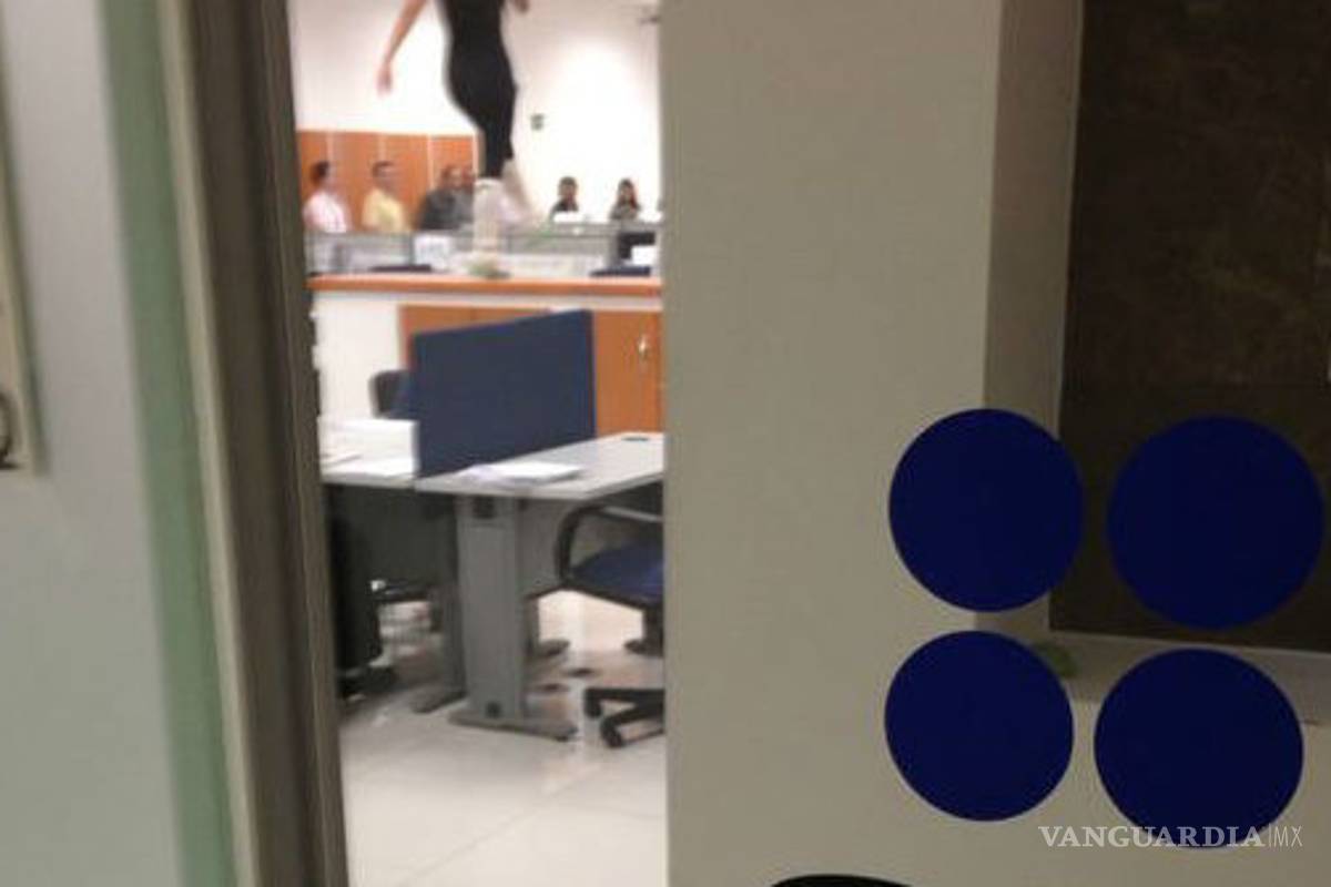 Funcionarios arman "baile sensual" en oficinas del SAT