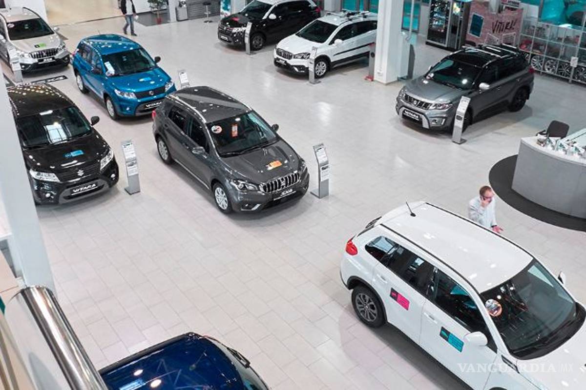 Ventas autos en México caen por sexto mes consecutivo, aunque a menor ritmo