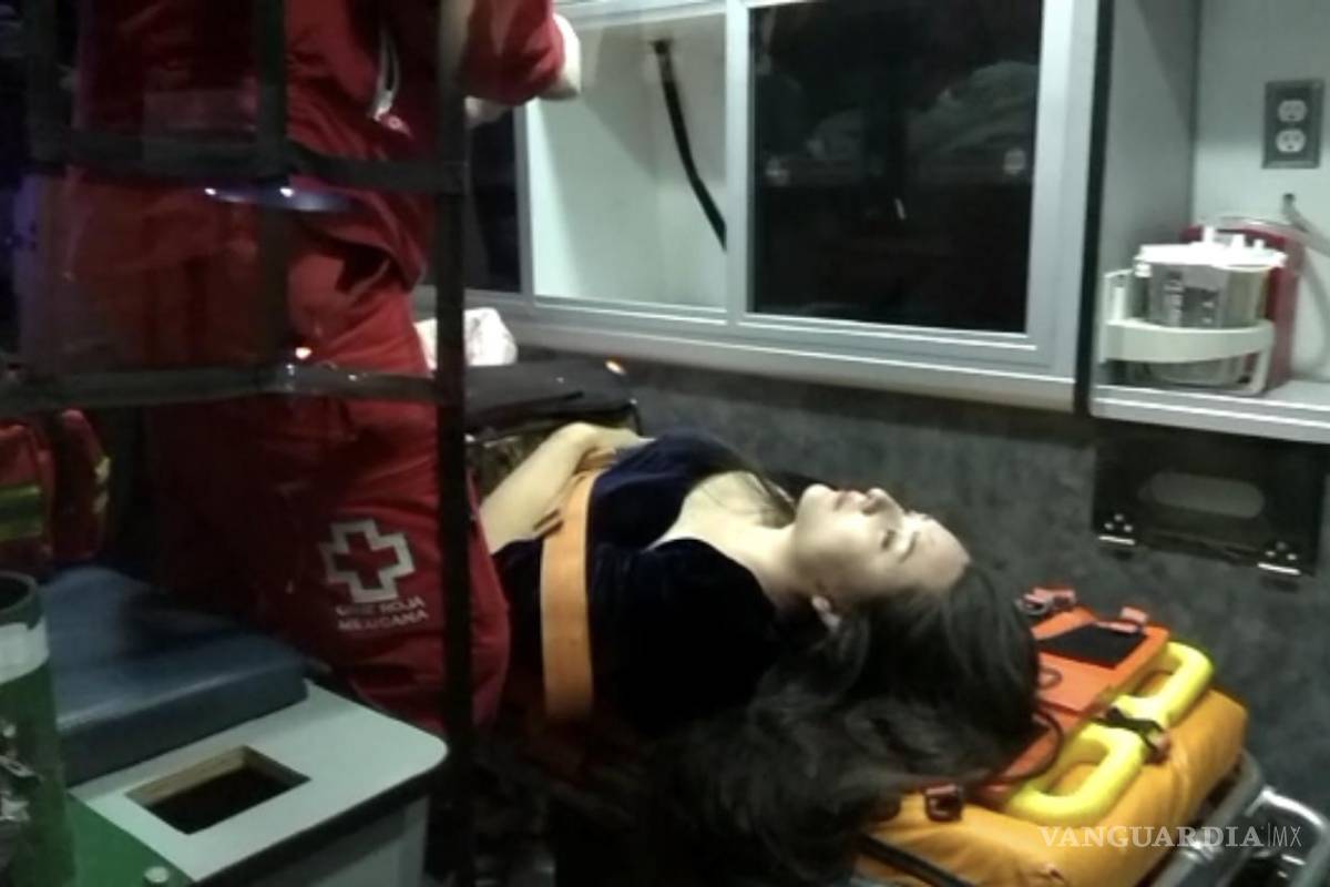 Se estrella joven contra luminaria en Musa de León; conducía ebria