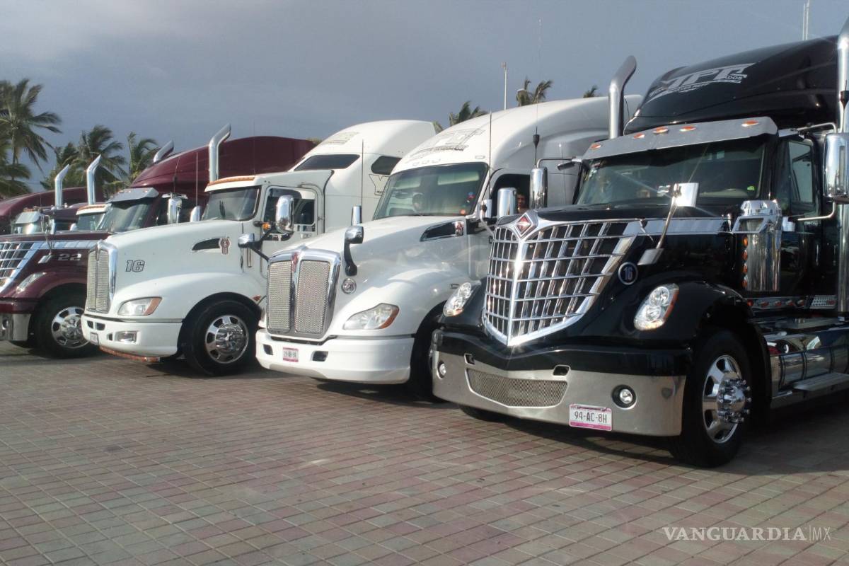 Transportistas de Coahuila denuncian pérdidas millonarias por retrasos en trámites en la SICT