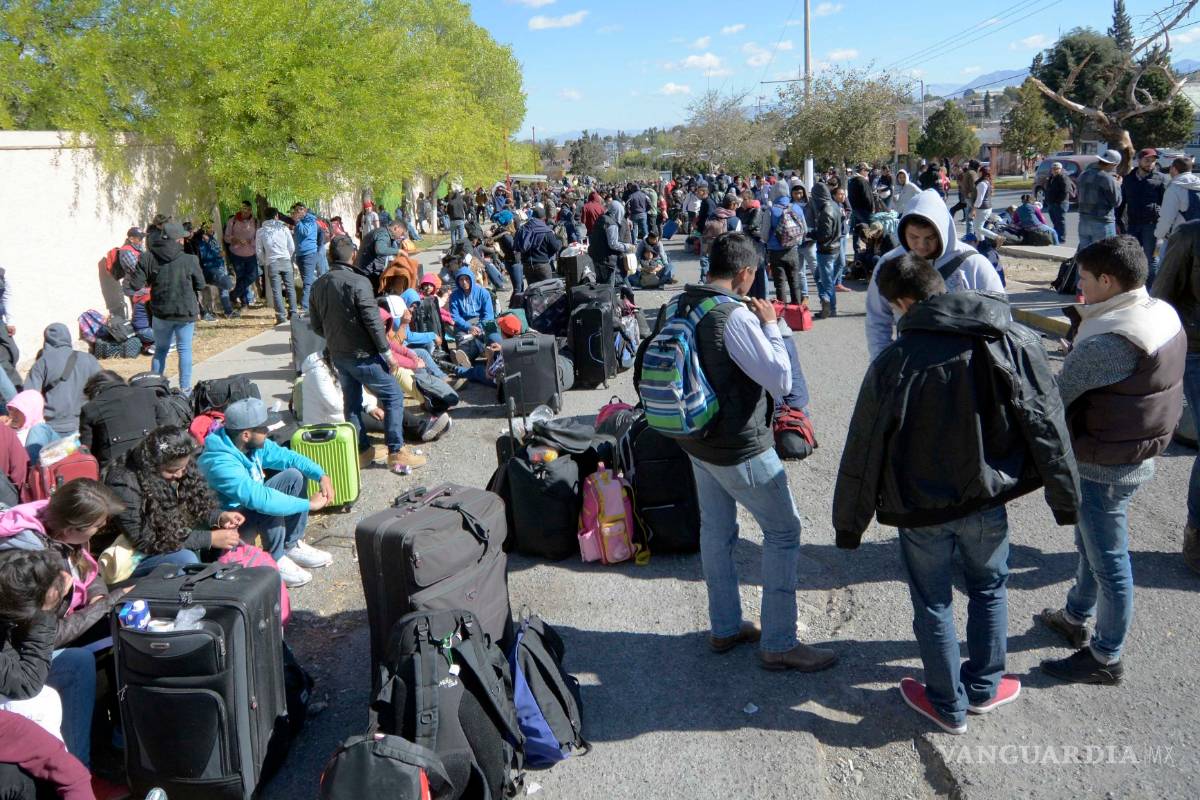 Alumnos esperan hasta 9 horas en Saltillo para traslado a casa por huelga en la UAAAN