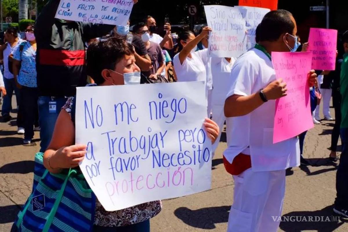 $!Médicos del Hospital La Raza bloquean calzada para exigir el equipo necesario para atender a pacientes con COVID-19