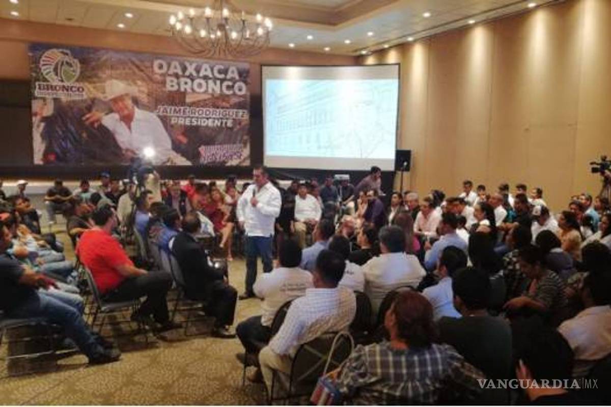 $!Confunden a Lupe Esparza con 'El Bronco', se decepcionan y dejan evento del candidato