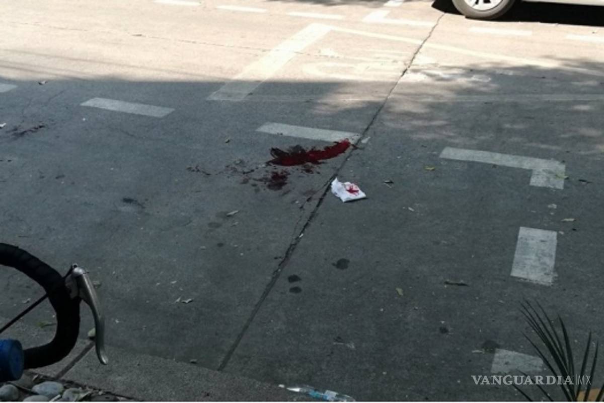 Balean a tres bomberos en Parque México de la CDMX