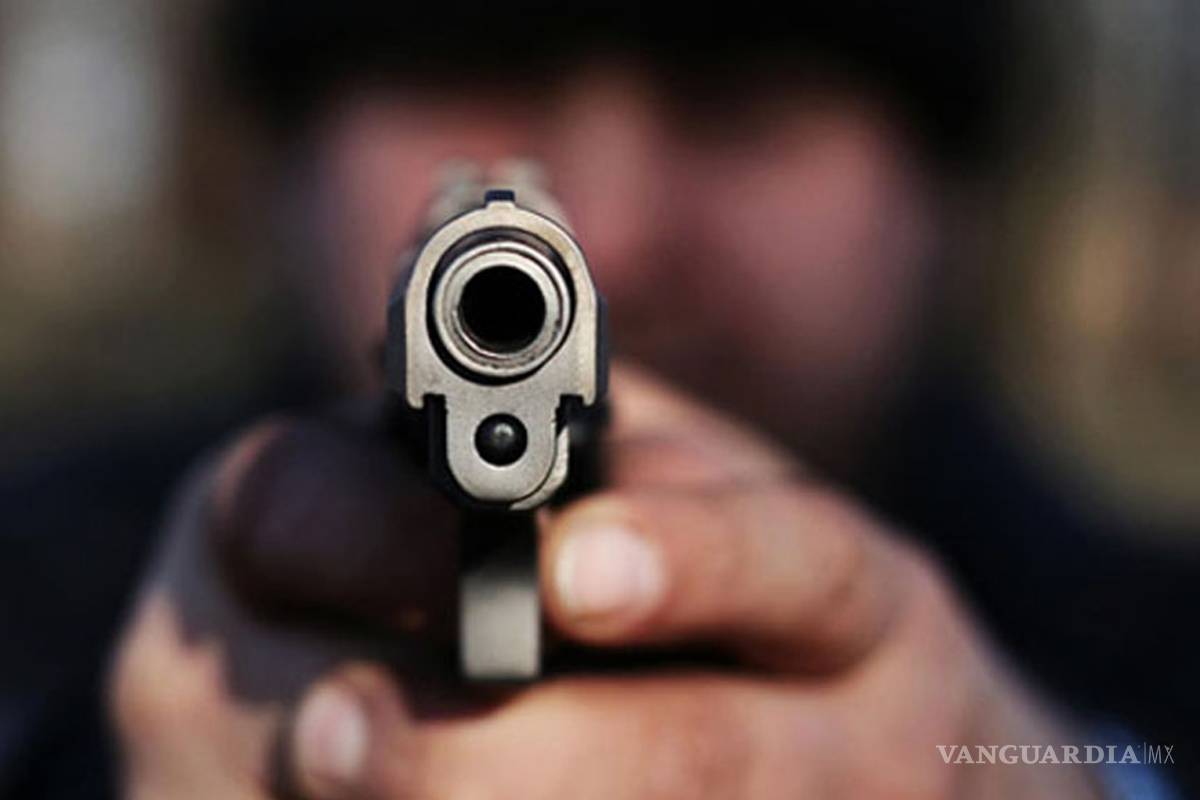 Asalta comando casa de vendedor de autos en Monterrey